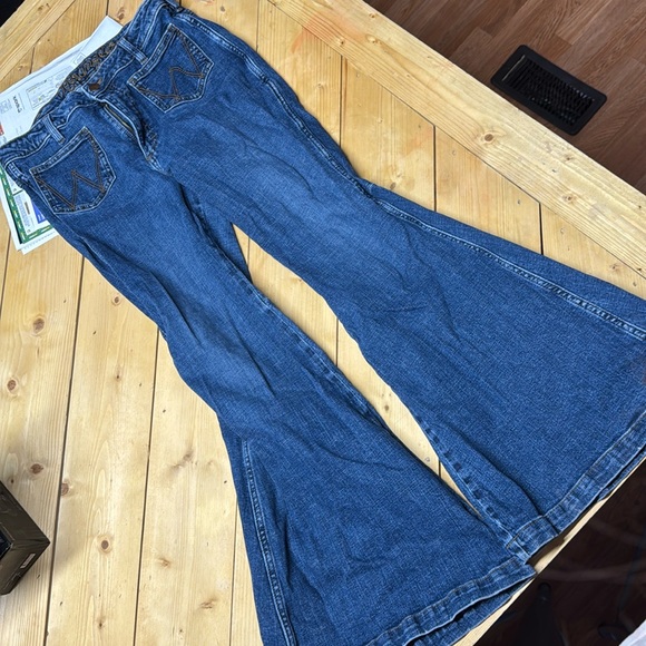 Wrangler Women's Retro High Rise Trumpet Flare Jean-Jana - Picture 4 of 8